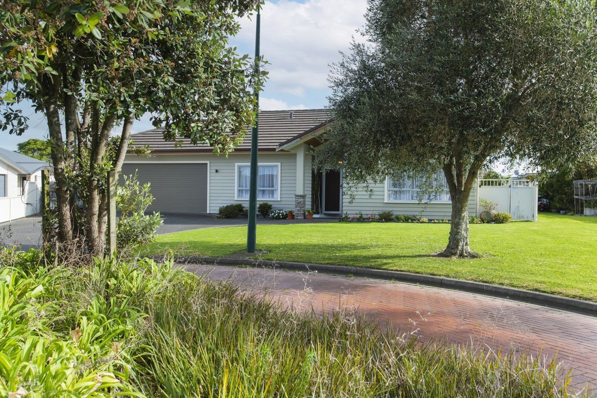 11 Pohutukawa Grove, Lytton West, Gisborne - Carousel 1