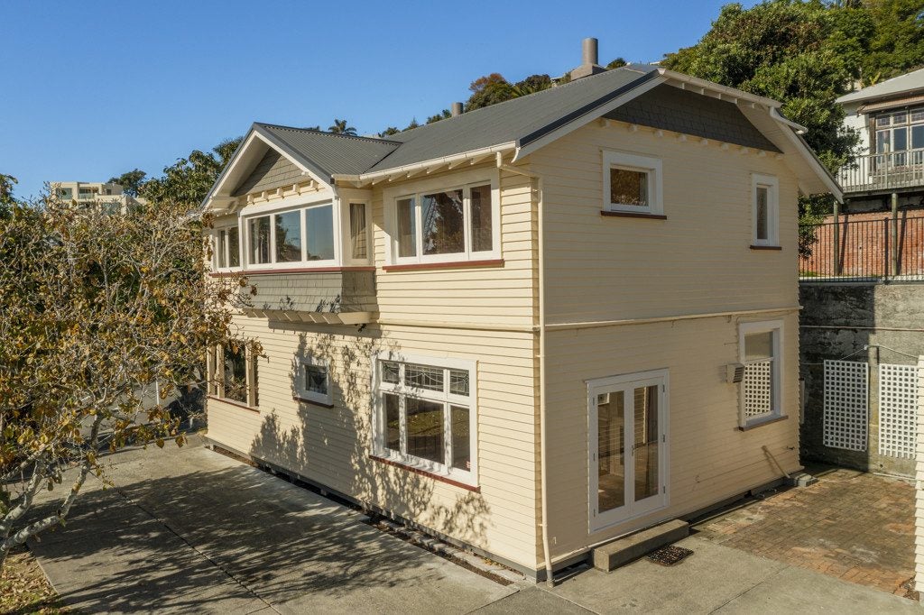 33 Seapoint Road, Bluff Hill, Napier - Carousel 1