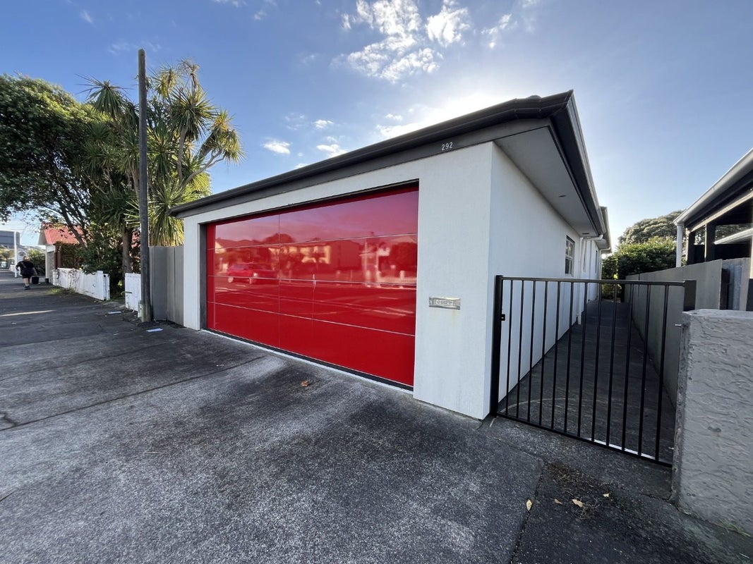 292 Devon Street East, New Plymouth, New Plymouth - Carousel 1