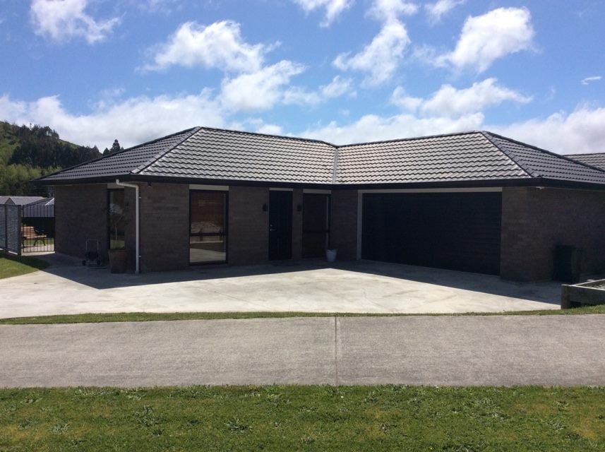 23 Sunstone Crescent, Brown Owl, Upper Hutt - Carousel 1