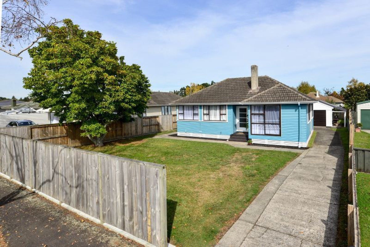 40 Montgomery Crescent, Bader, Hamilton - Carousel 1