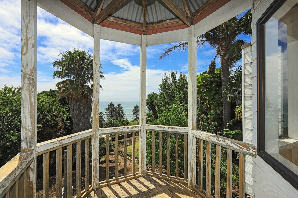 2 Hadfield Terrace, Bluff Hill, Napier - Carousel 1