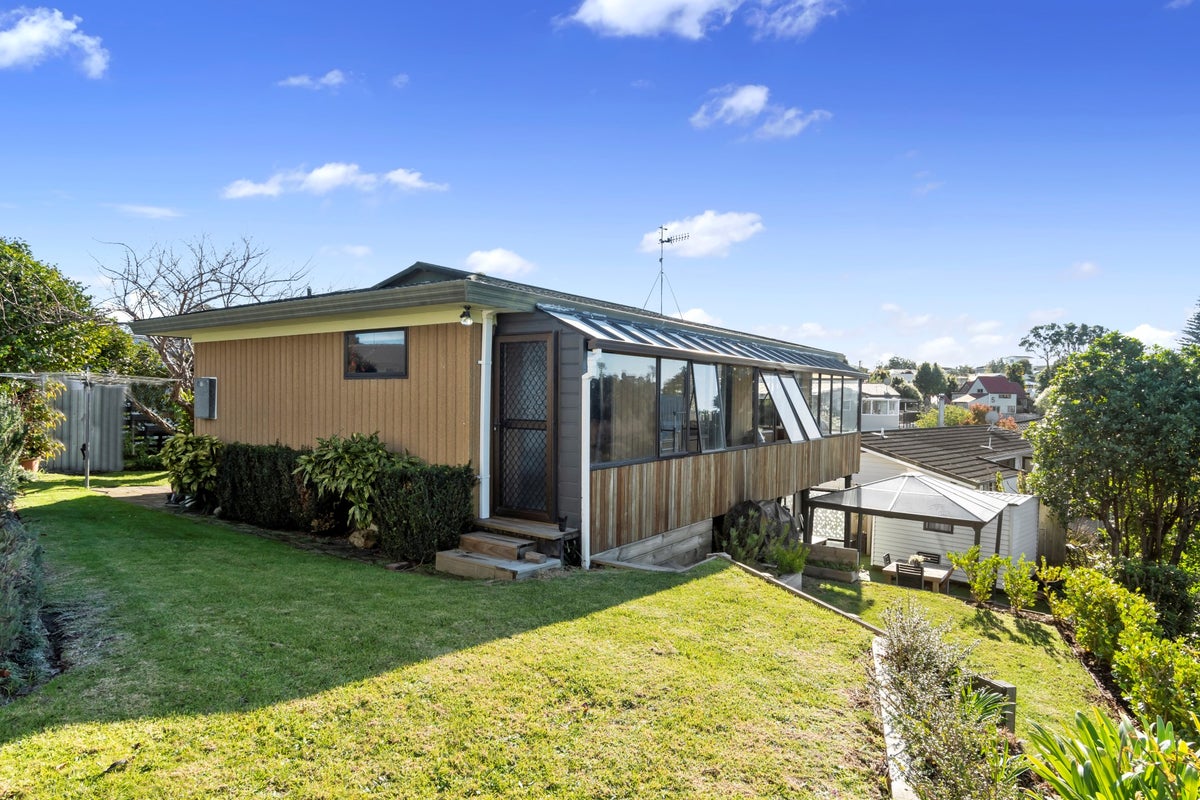 6 Knox Place, Greerton, Tauranga - Carousel 1