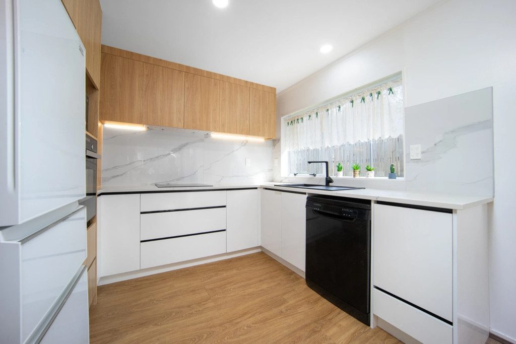 3 Lanier Place, Glendene, Auckland - Carousel 2