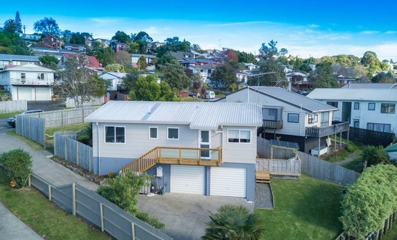 68 Trias Road, Totara Vale, Auckland - Carousel 1