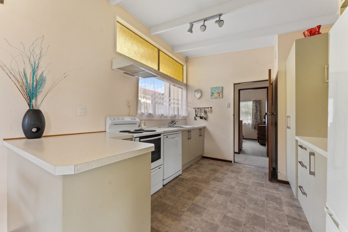 11B Kings Avenue, Gonville, Whanganui - Carousel 1