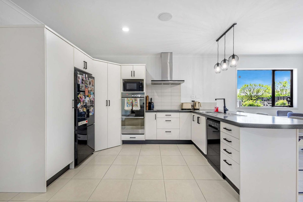 3 Waitaha Place, Clive, Clive - Carousel 2