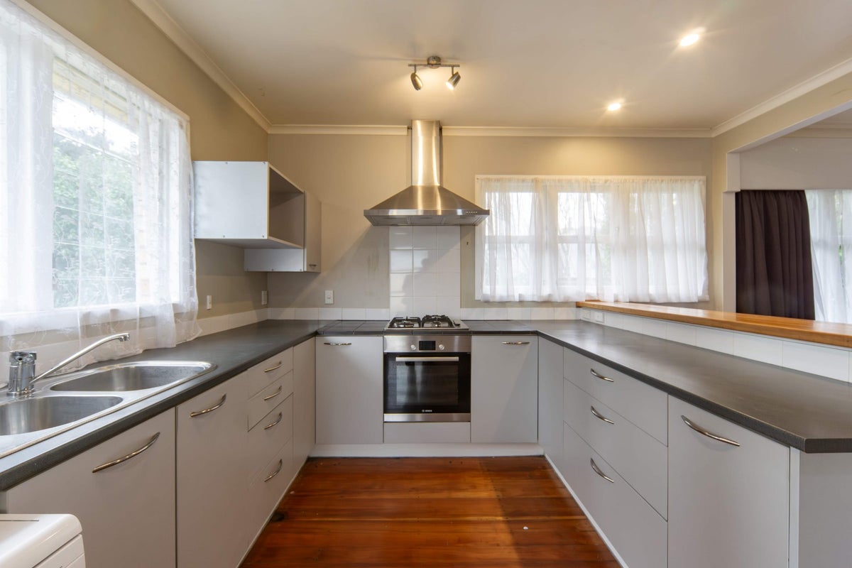 76A Maeroa Road, Maeroa, Hamilton - Carousel 1