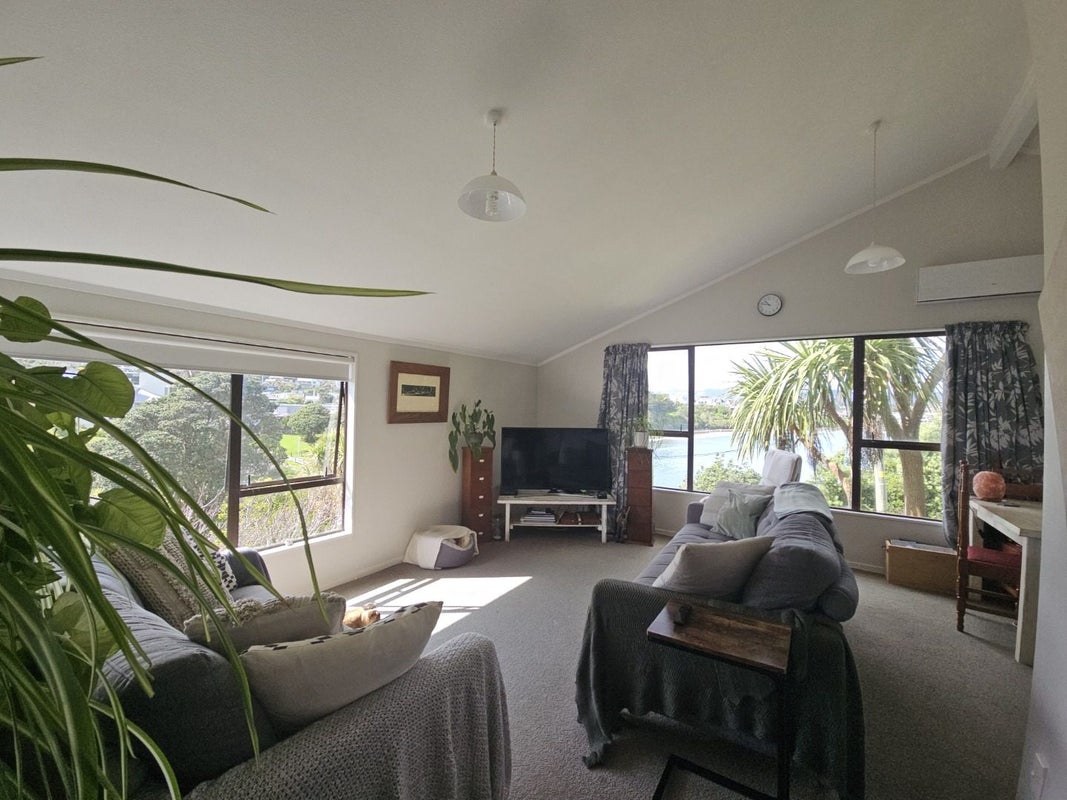 5 Vella Street, Titahi Bay, Porirua - Carousel 2
