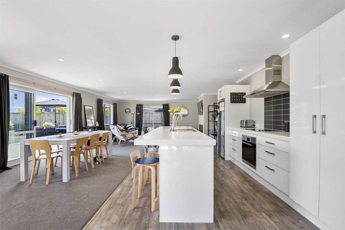 9 Rogers Place, Kinloch, Taupo - Carousel 2