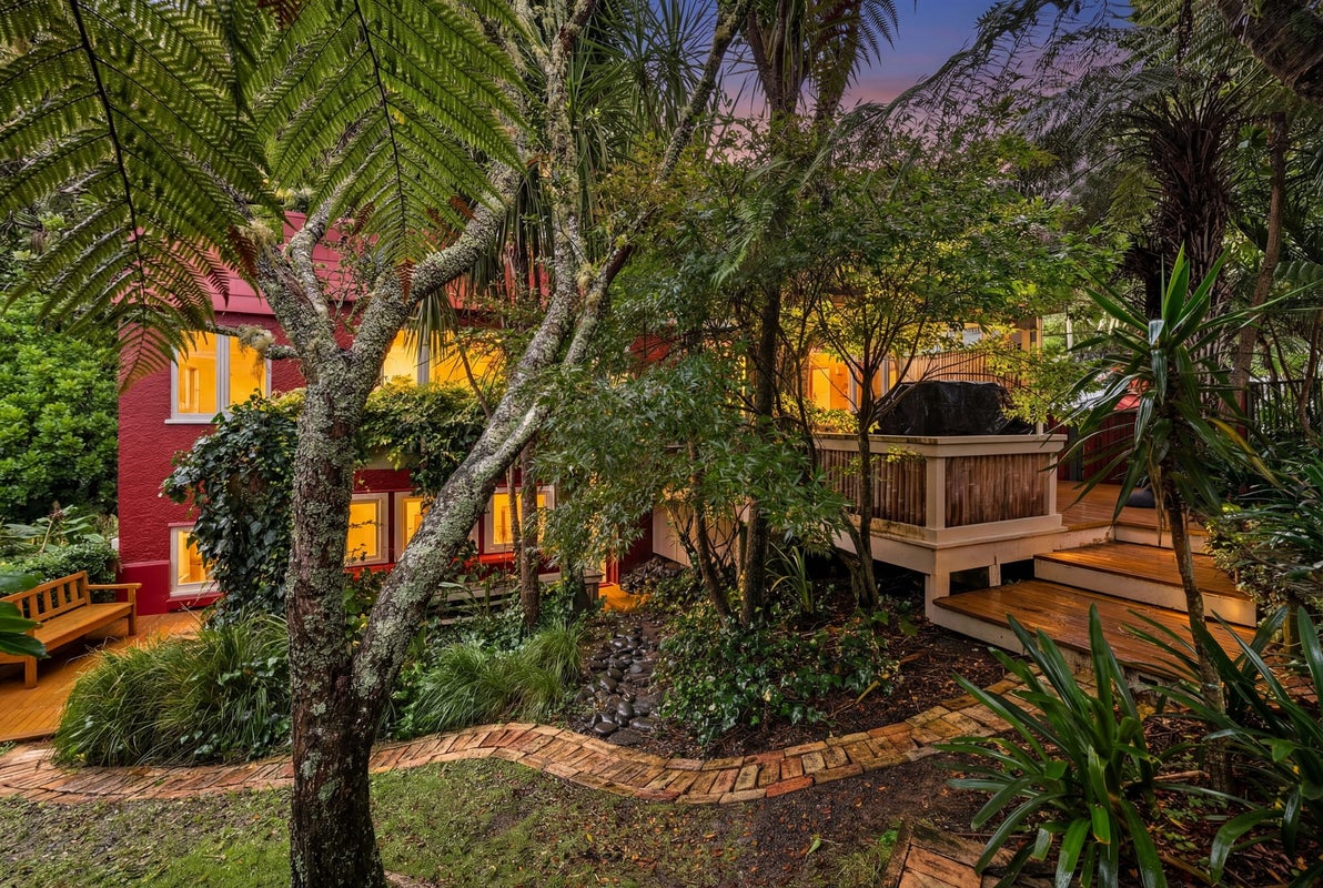 222 Godley Road, Titirangi, Auckland - Carousel 1