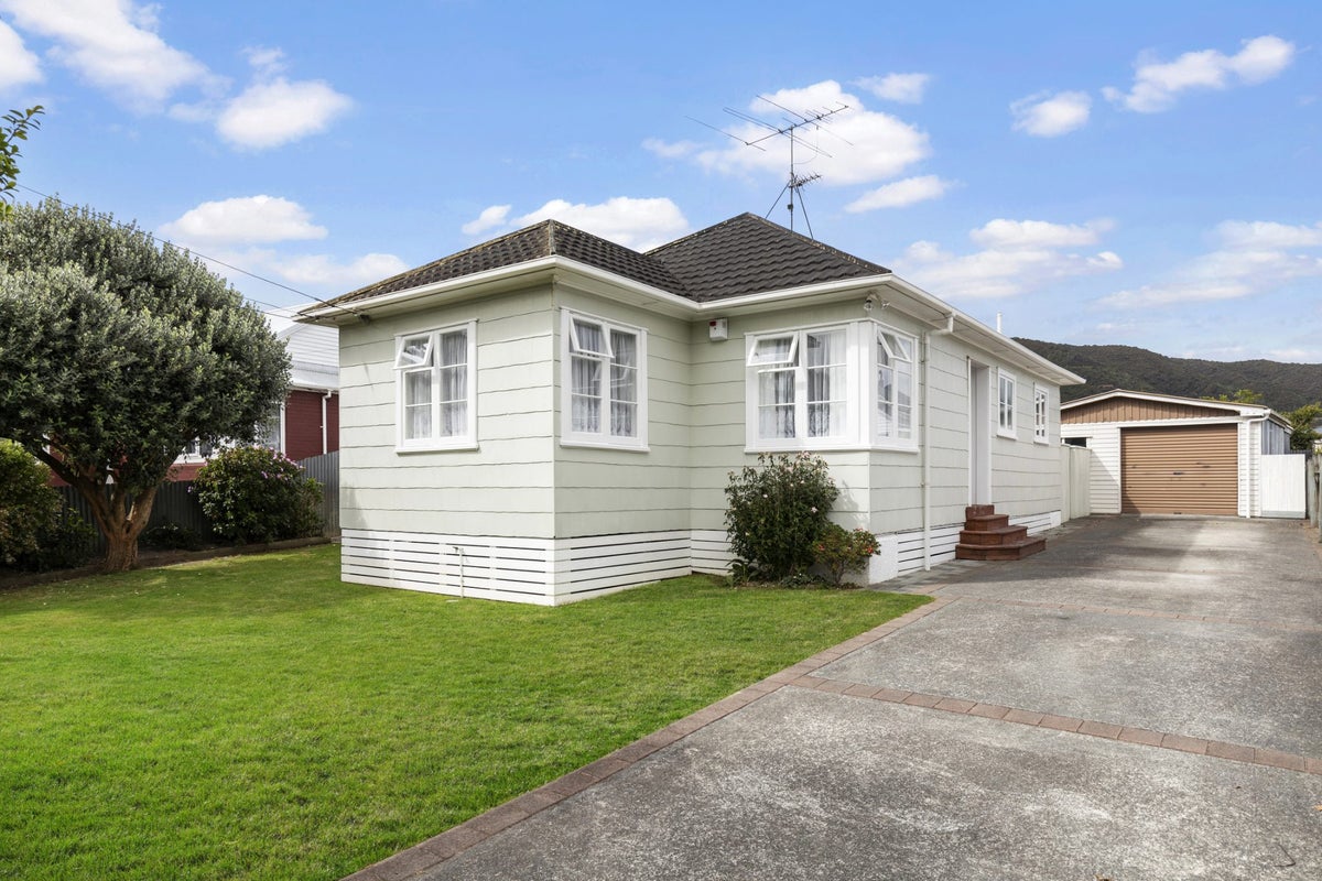 44 Churton Crescent, Taita, Lower Hutt - Carousel 1