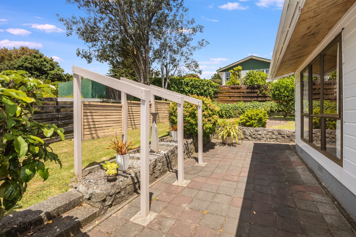 32 Hicks Close, Whitby, Porirua - Carousel 20