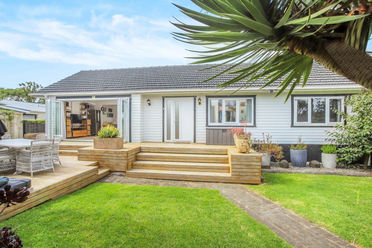 9 Esperance Road, Glendowie, Auckland - Carousel 1