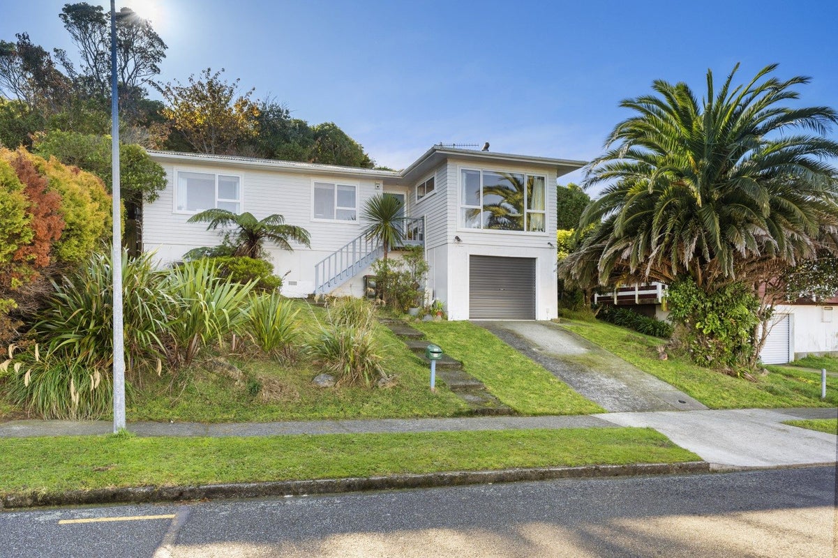 24 Acacia Avenue, Maungaraki, Lower Hutt - Carousel 1