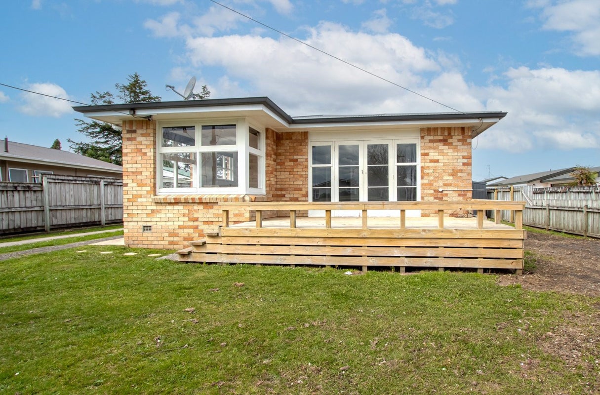 51 Irvine Street, Frankton, Hamilton - Carousel 1
