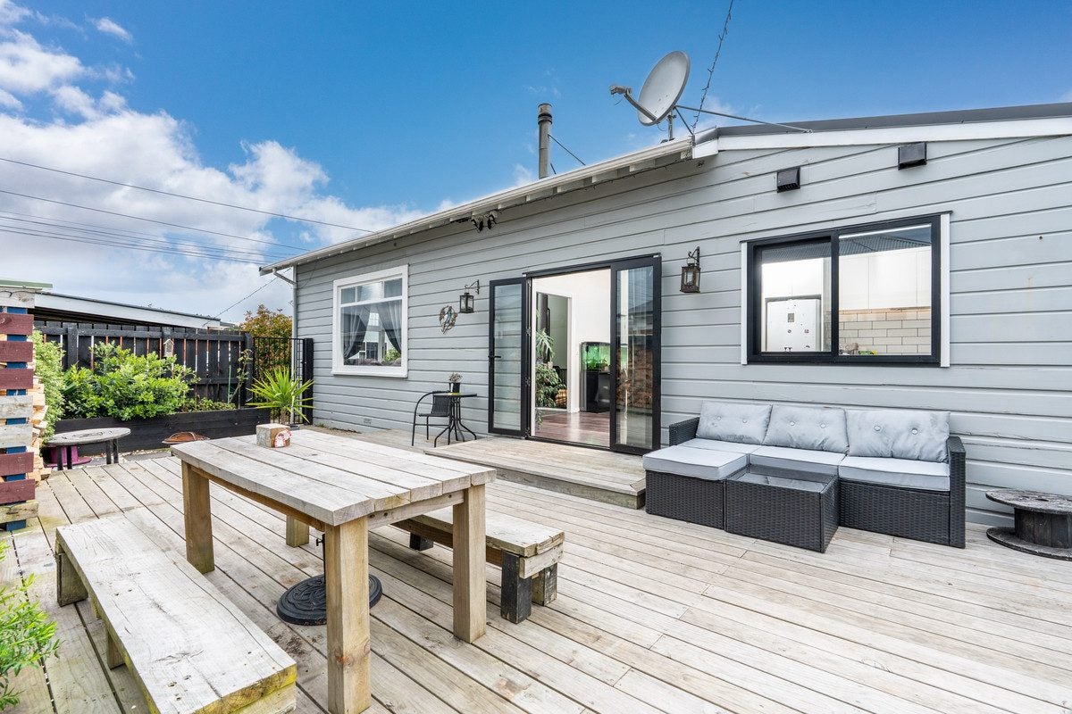 18 Eskvale Street, Saint Kilda, Dunedin - Carousel 1