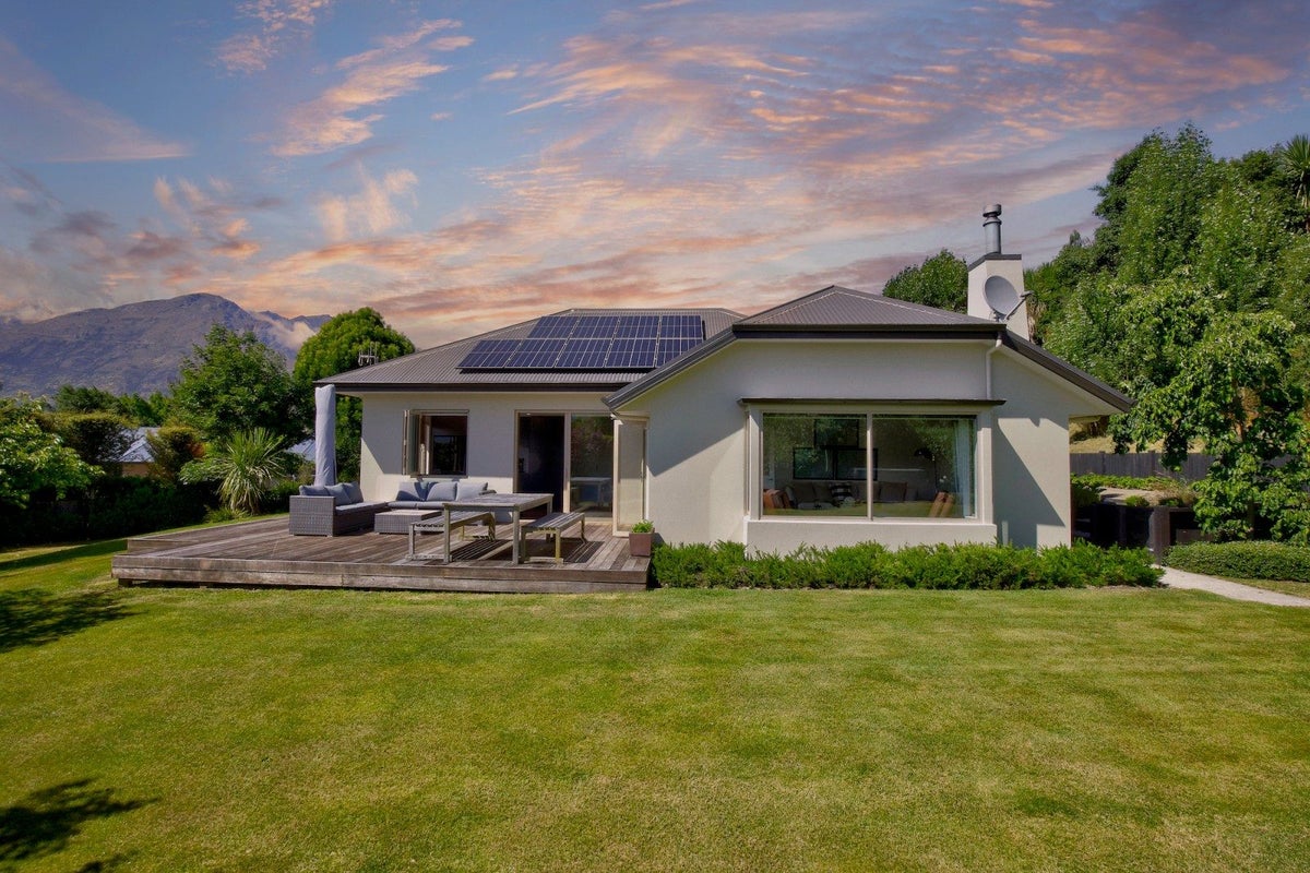 6 Stowmore Lane, Lower Shotover, Queenstown - Carousel 1