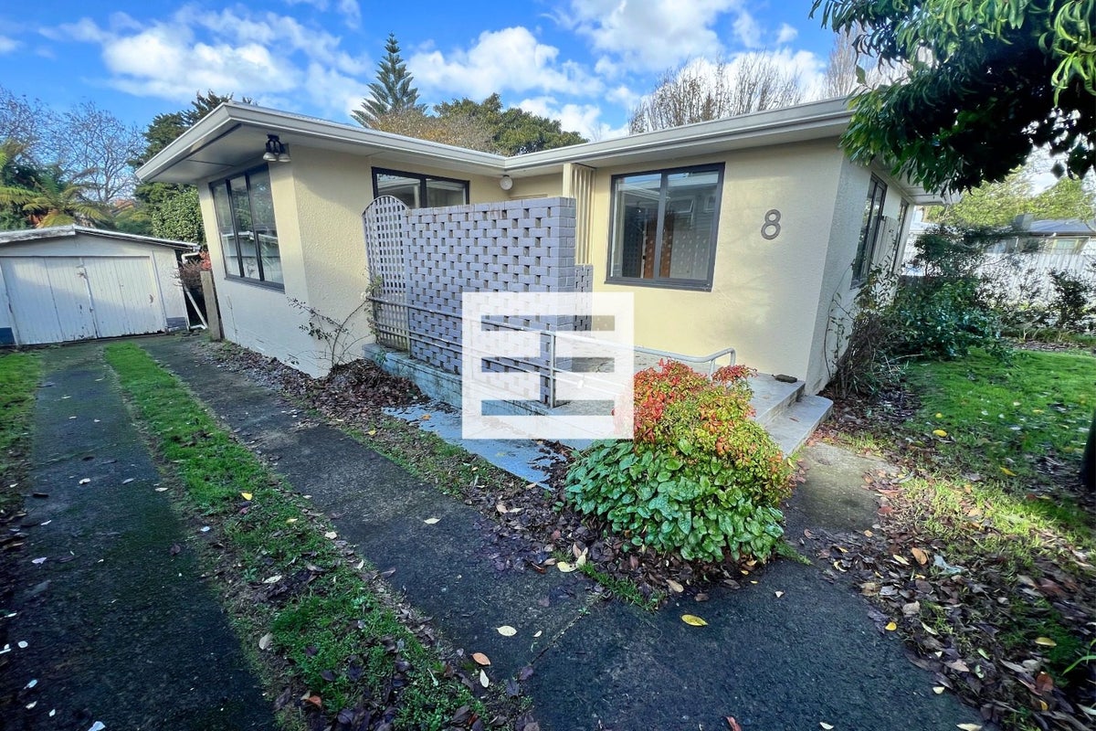 8 Stirling Grove, Greerton, Tauranga - Carousel 1