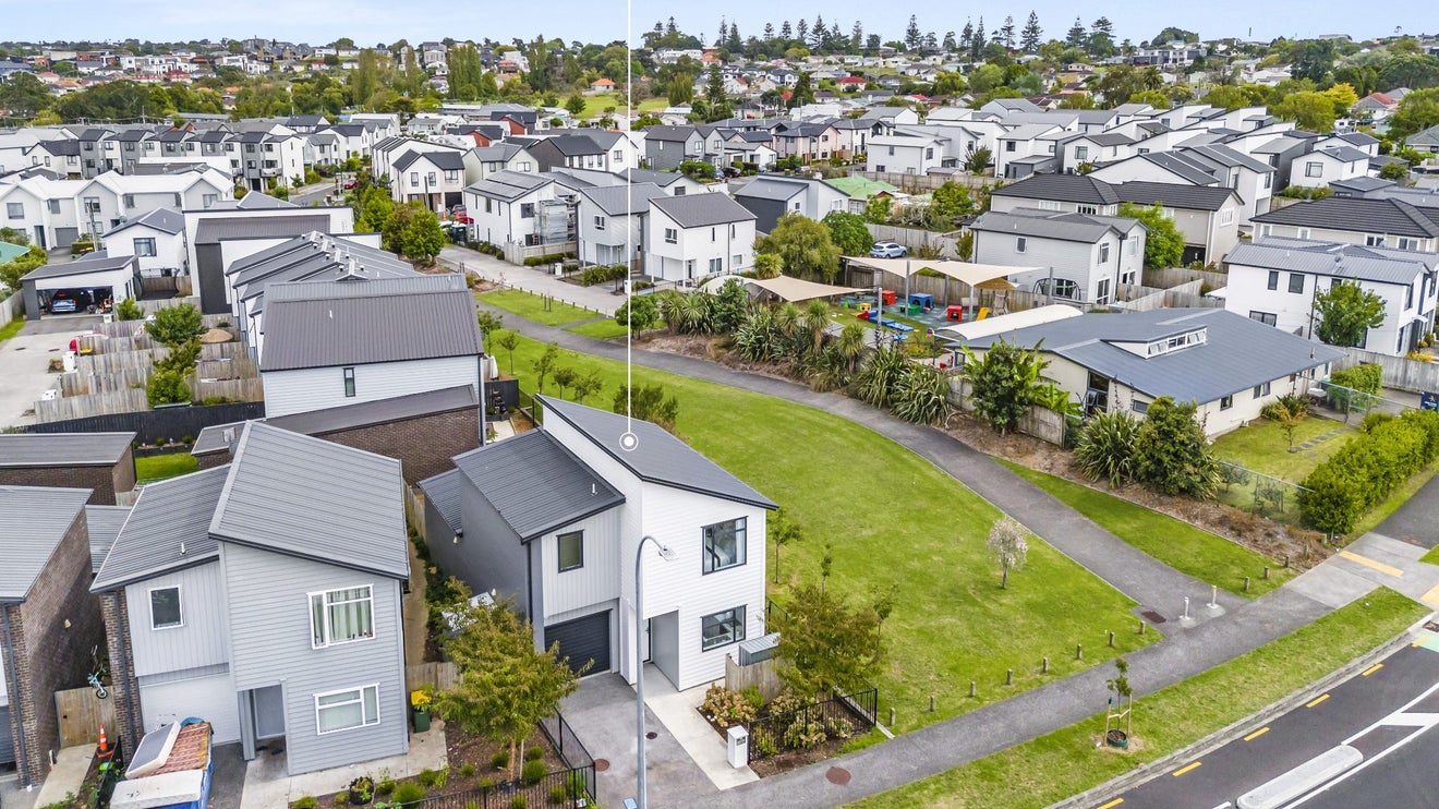 73A Taniwha Street, Wai o Taiki Bay, Auckland - Carousel 1