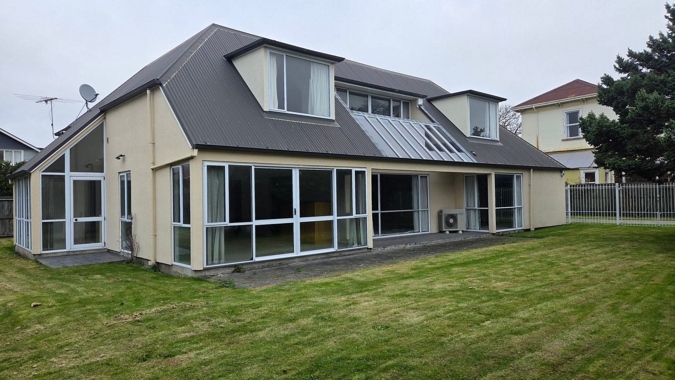 12 Eversleigh Street, St Albans, Christchurch - Carousel 1
