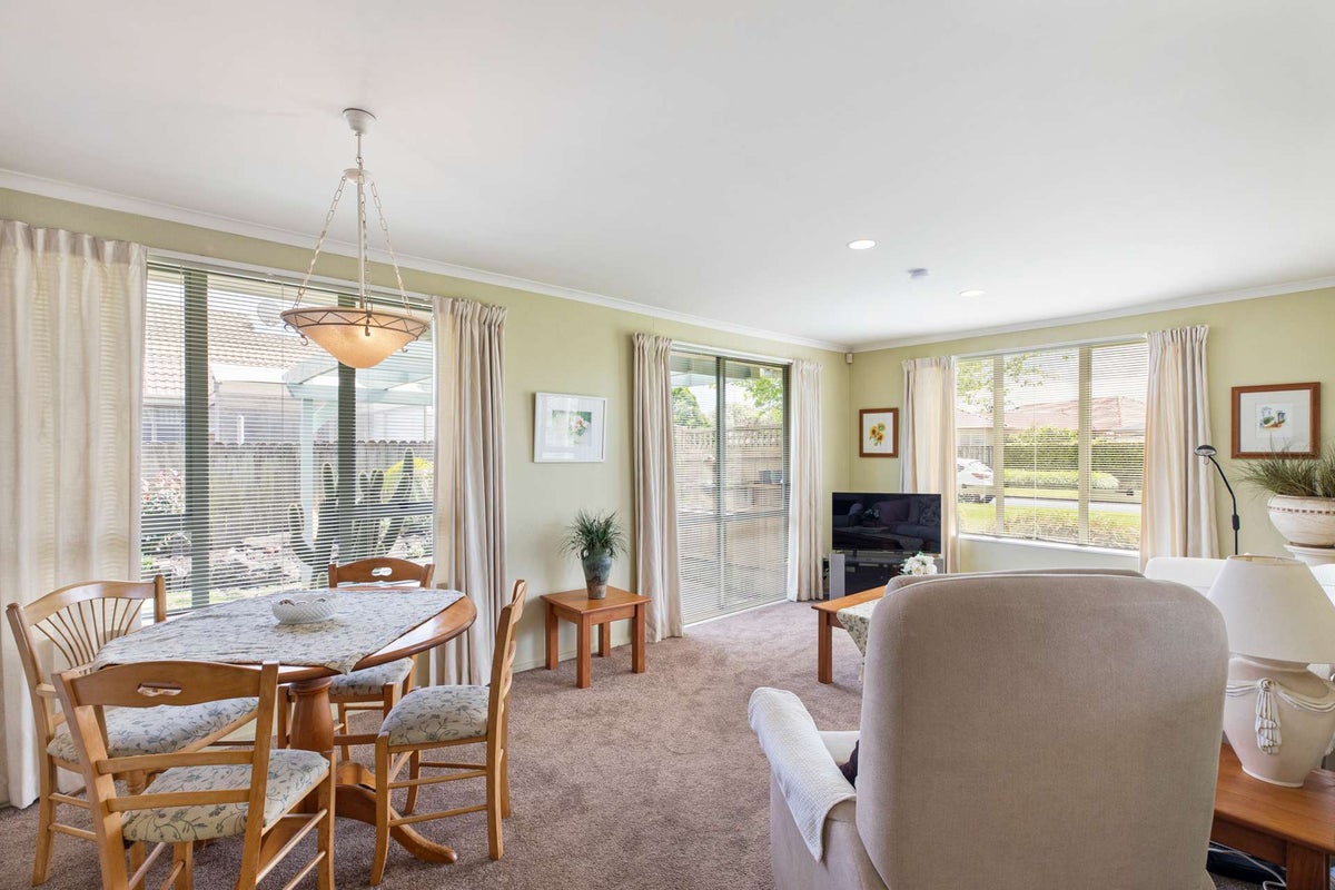 25 Fernbrook Close, Burswood, Auckland - Carousel 2