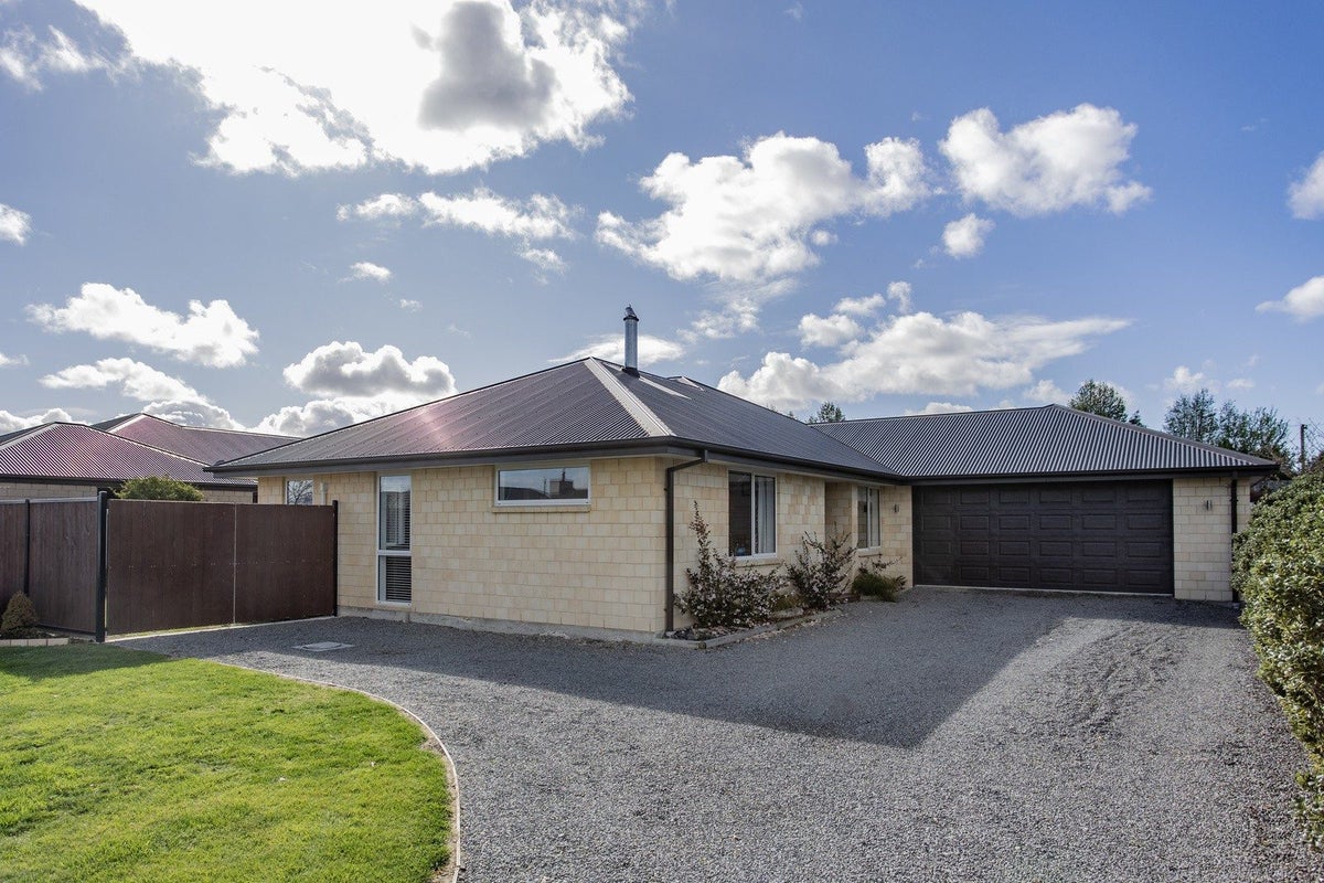 79 Willowside Place, Amberley, Amberley - Carousel 1
