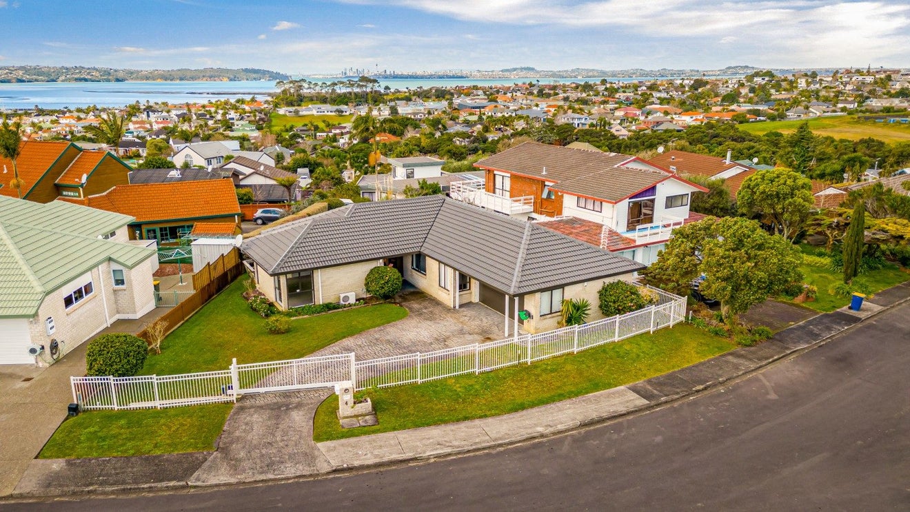 4 Marlin Street, West Harbour, Auckland - Carousel 1