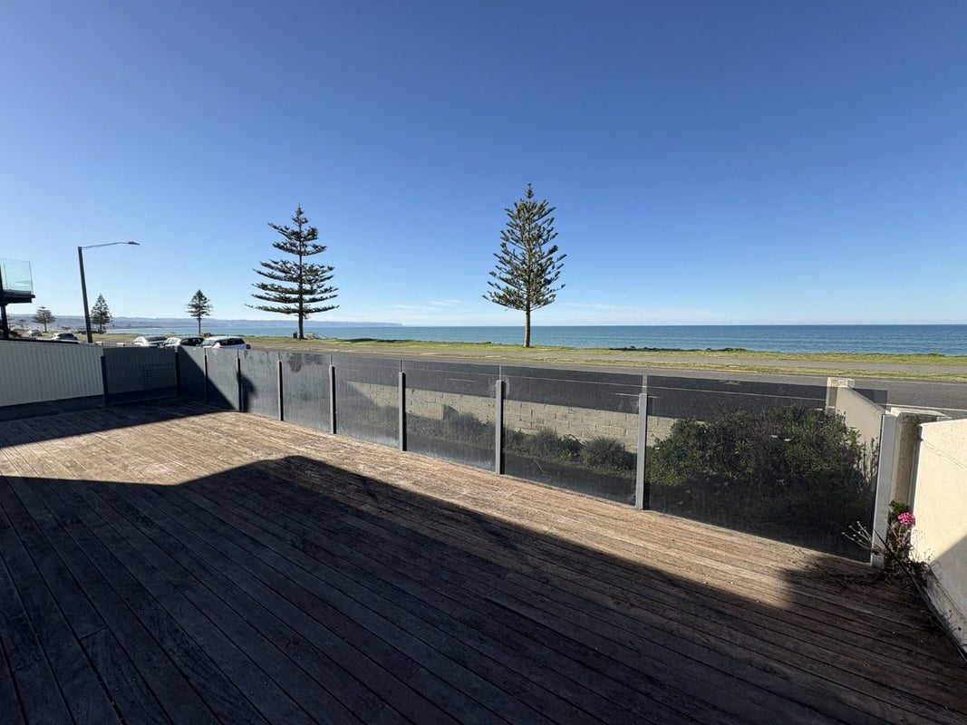 82 The Esplanade, Westshore, Napier - Carousel 2