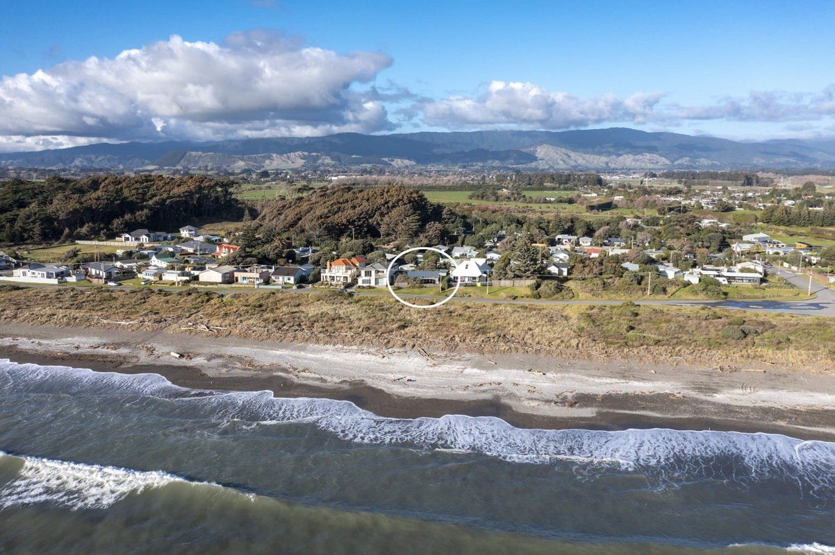 244 Marine Parade, Otaki Beach, Otaki - Carousel 2
