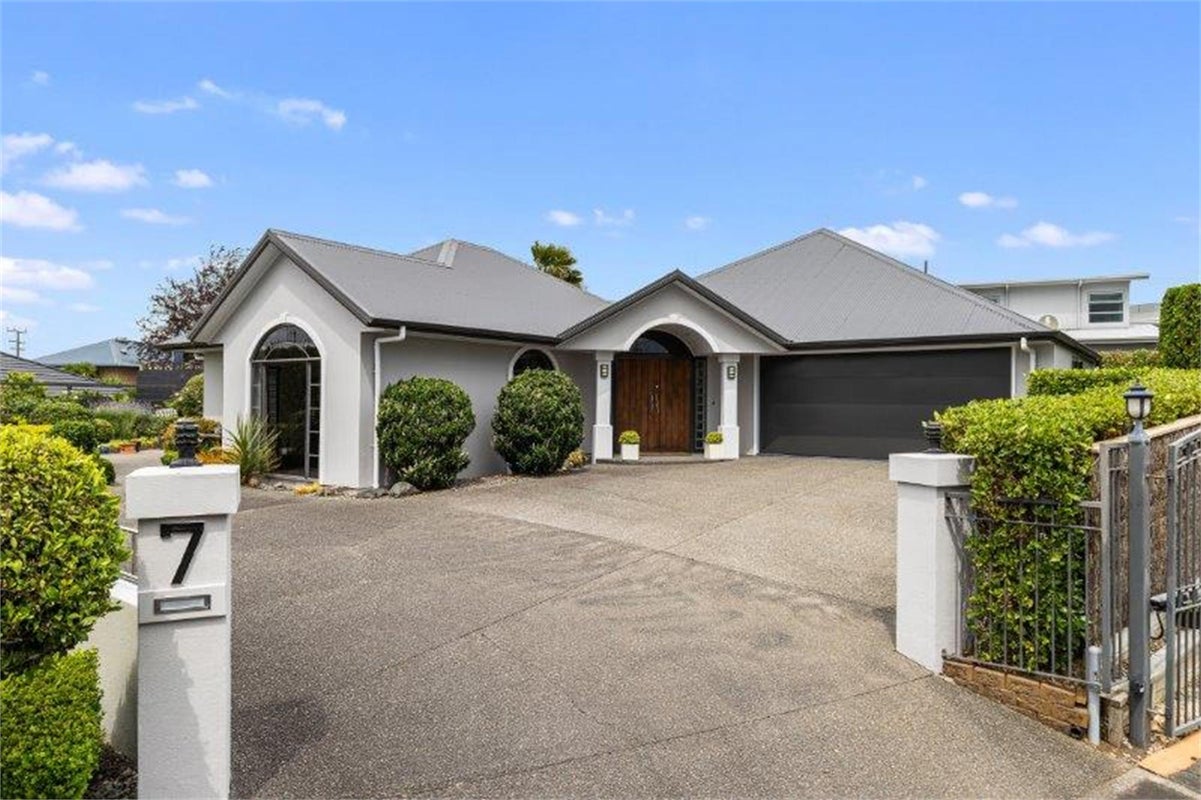 7 Windermere Rise, Rototuna, Hamilton - Carousel 1
