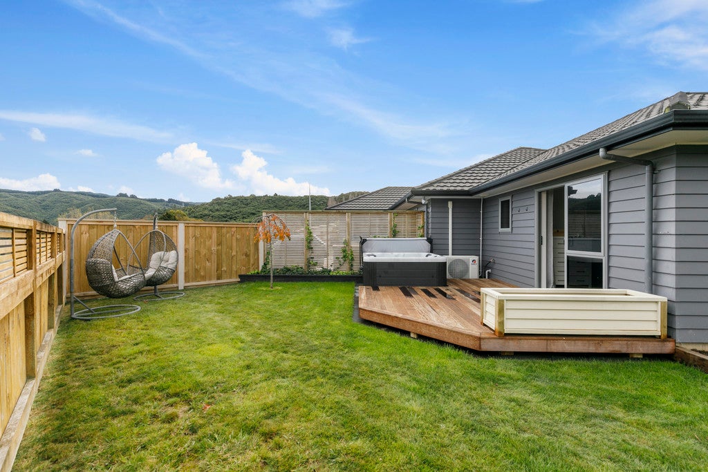 2 Diamond Grove, Brown Owl, Upper Hutt - Carousel 2