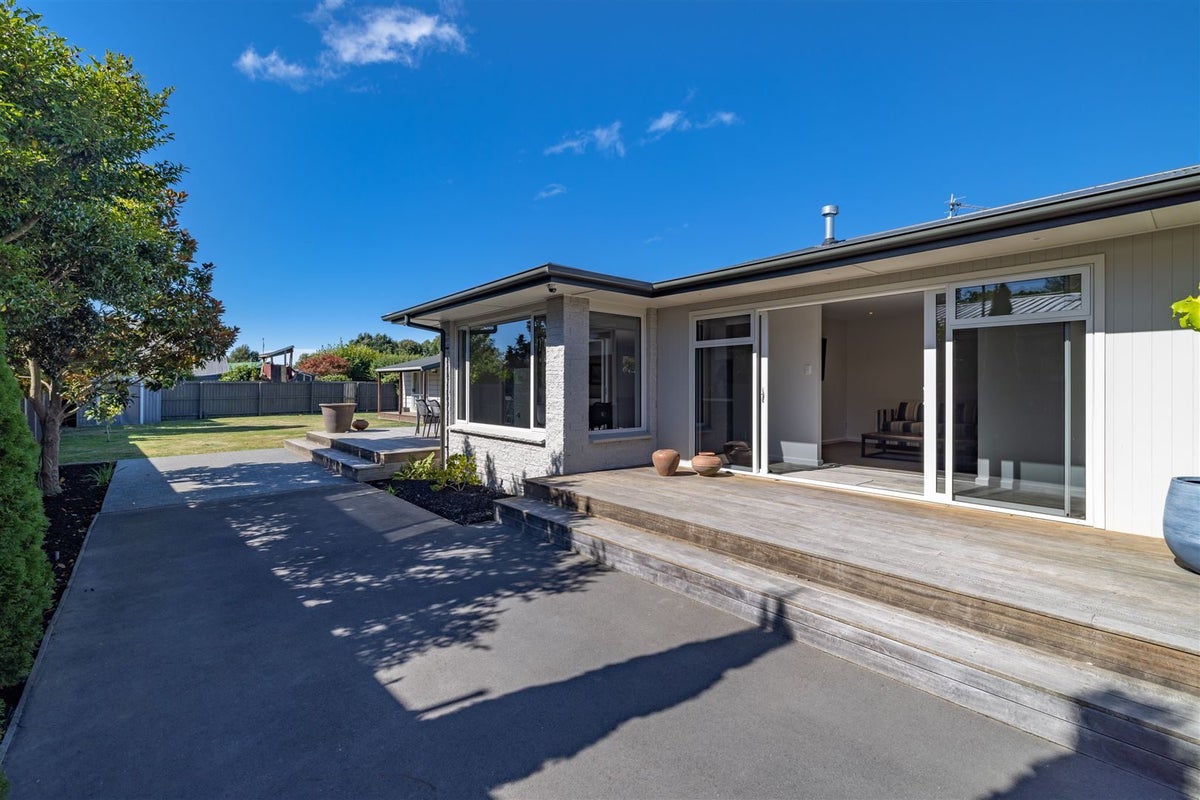 16 Englefield Road, Belfast, Christchurch - Carousel 2
