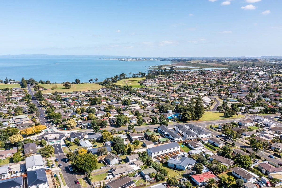 4/8 Blanes Road, Weymouth, Manukau City, Auckland - Carousel 18