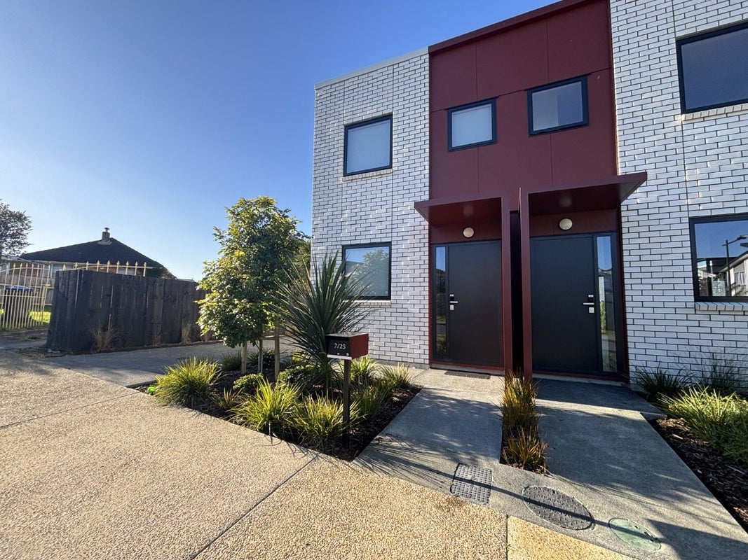 7/25 Freeland Avenue, Mount Roskill, Auckland - Carousel 1