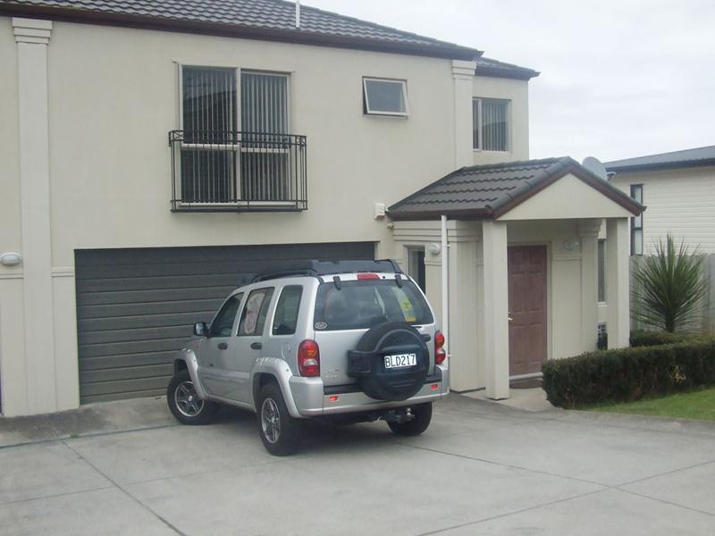 8B Andover Way, Goodwood Heights, Auckland - Carousel 1