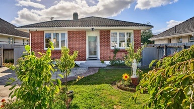 90 Pine Avenue, Ebdentown, Upper Hutt - Carousel 1