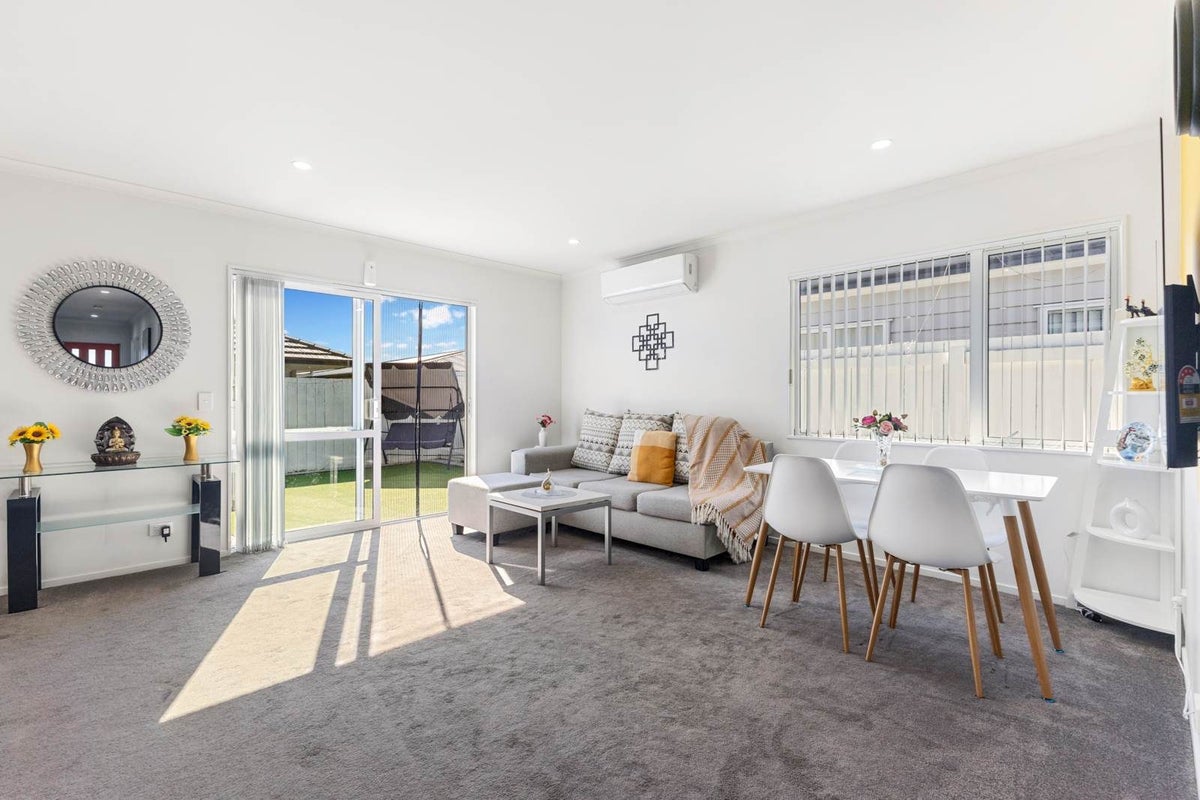 8 Whareatua Avenue, Takanini, Auckland - Carousel 2
