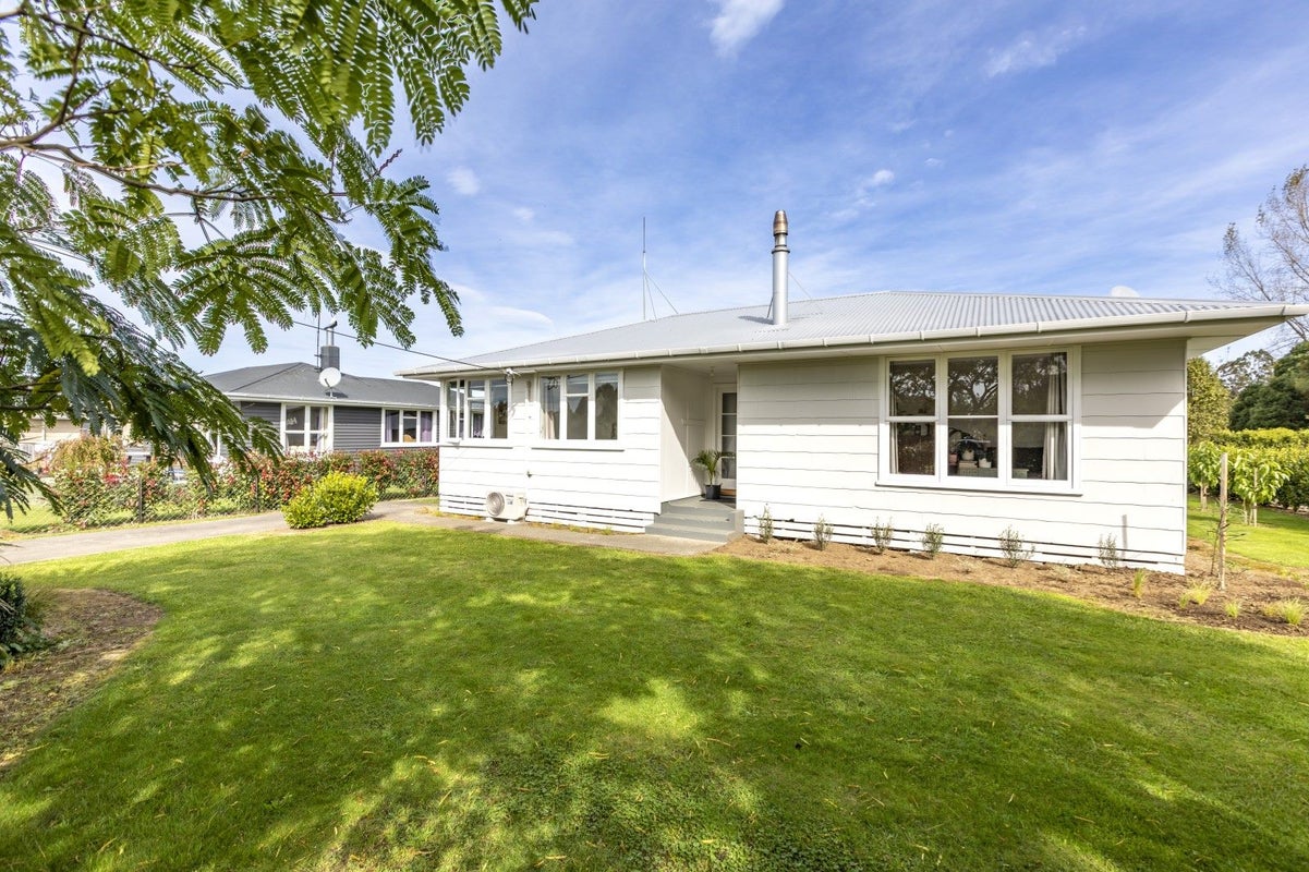 65 Owen Street, Waipawa - Carousel 1