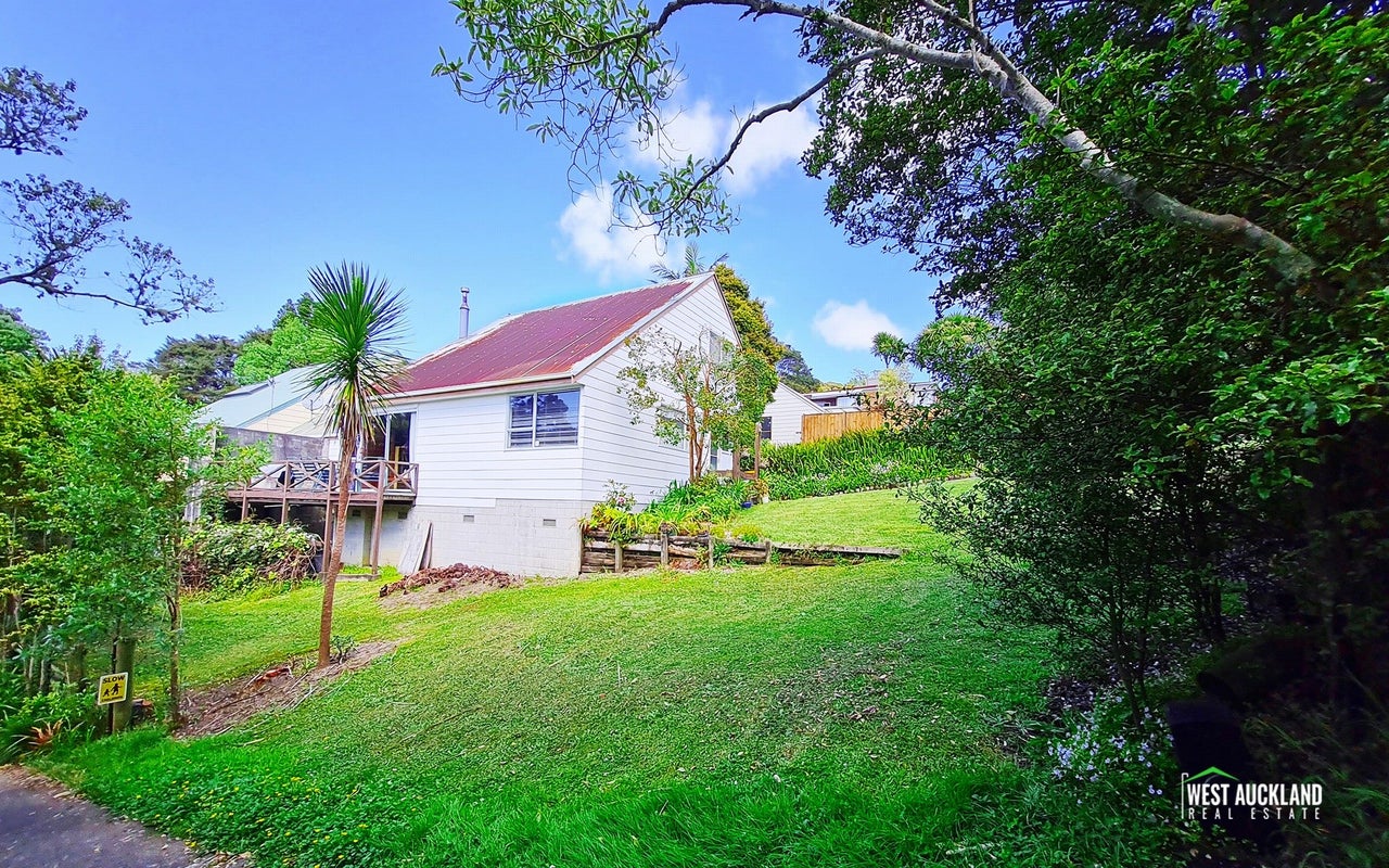 1/5 Karapiti Place, Glen Eden, Auckland - Carousel 13