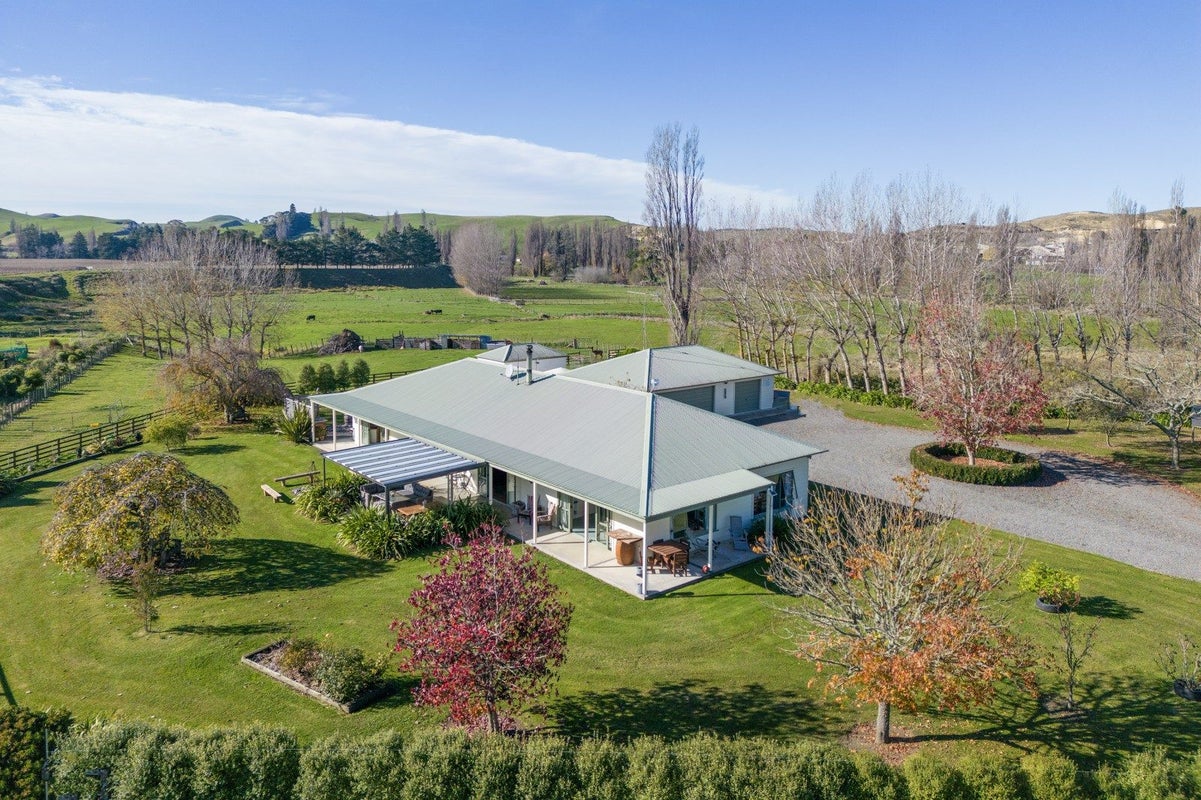 2/82 Station Road, Takapau, Waipukurau - Carousel 1