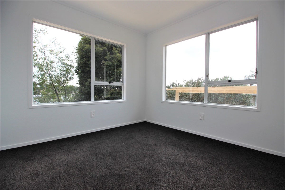 16 Celeste Place, Totara Vale, Auckland - Carousel 8
