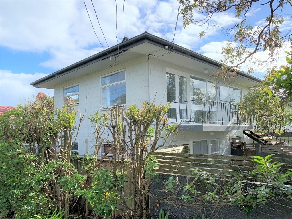 4/2 Mountain View Road, Western Springs, Auckland - Carousel 1