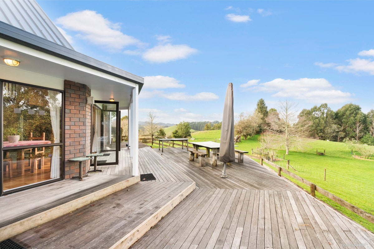 1470 Ararimu Road, Papakura - Carousel 1