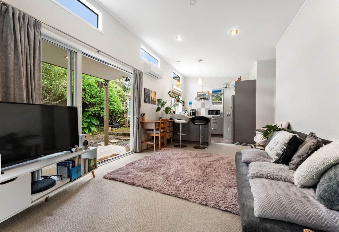 10 Allender Drive, Torbay, Auckland - Carousel 2