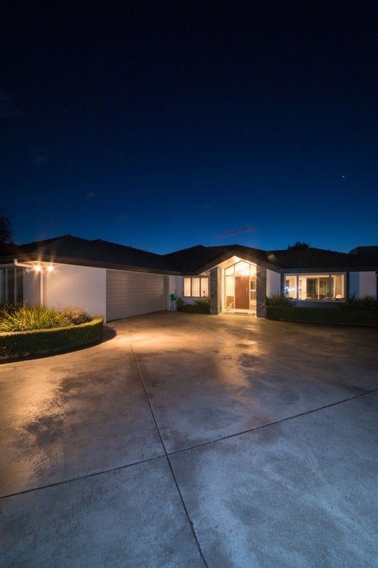 2 Grand Oaks Drive, Awapuni, Palmerston North - Carousel 1