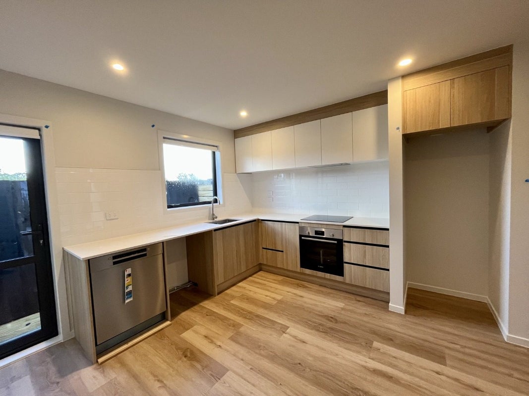 8/506 Glenfield Road, Bayview, Auckland - Carousel 2