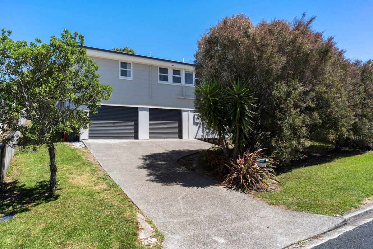 17 Springtime Crescent, Stanmore Bay, Whangaparaoa - Carousel 2