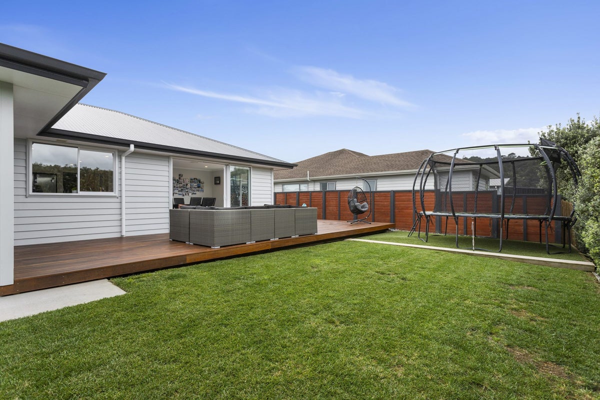 4 Sir Lincoln Drive, Kumeu - Carousel 2