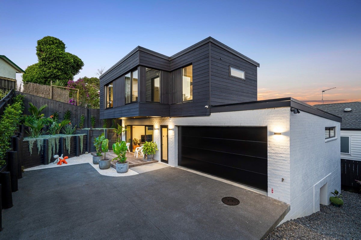 18B Apirana Avenue, Glen Innes, Auckland - Carousel 1